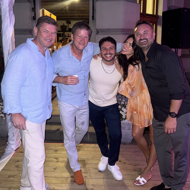Armando Quattrone con Henry McGovern e i suoi amici a una festa in Polonia